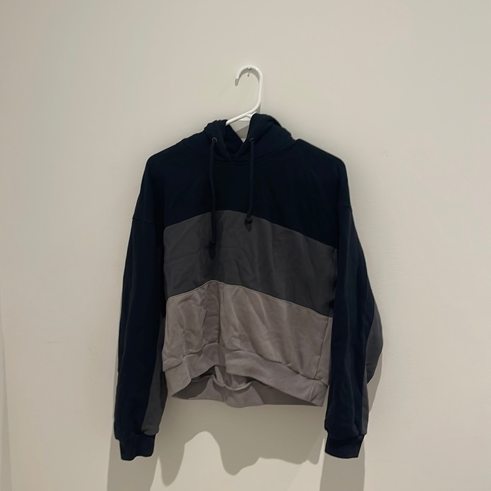 Abercrombie cropped hoodie